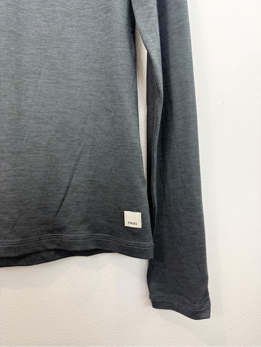 Vuori Women’s Long Sleeve Lux Crew Charcoal Gray Size Small - Picture 2 of 5